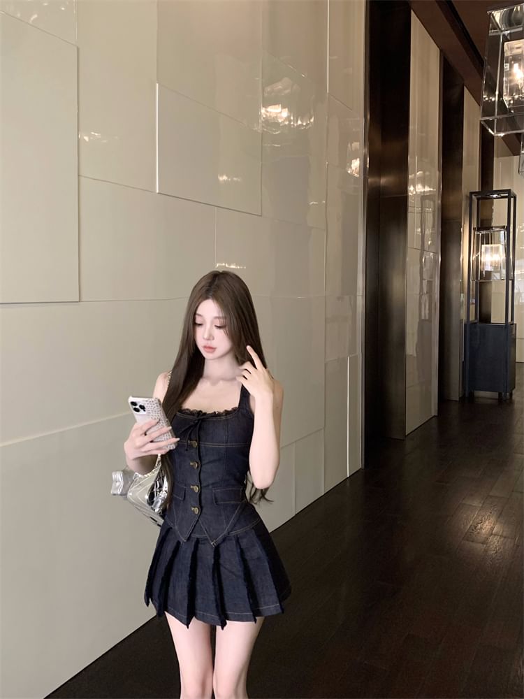 Mid Button-Up Pleated Trim / Mini Low Rise Halter Denim Lace Top