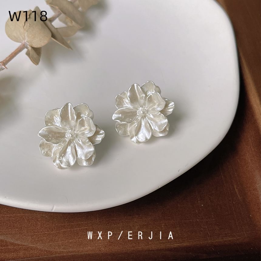Resin Stud Floral Earring