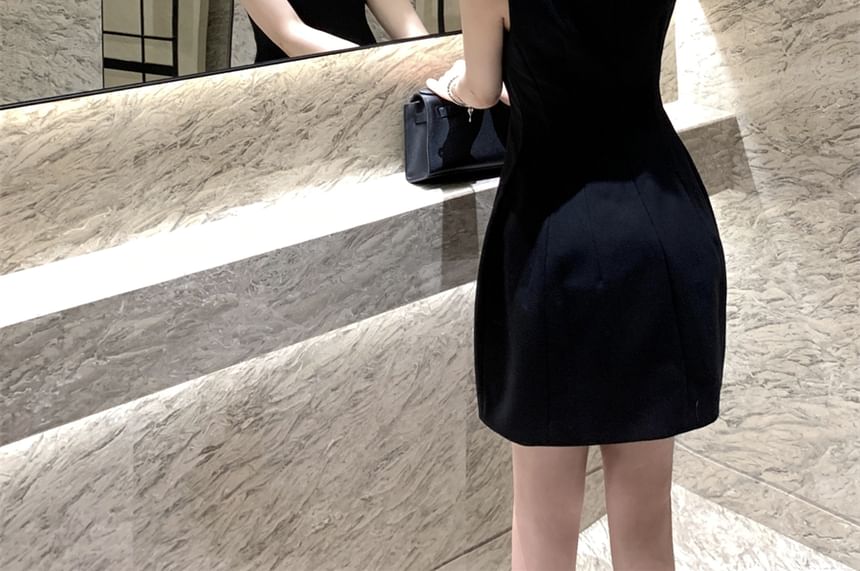 Wholesale SampleSleeveless Round Neck Plain Rhinestone Bow Cutout Mini A-Line Dress