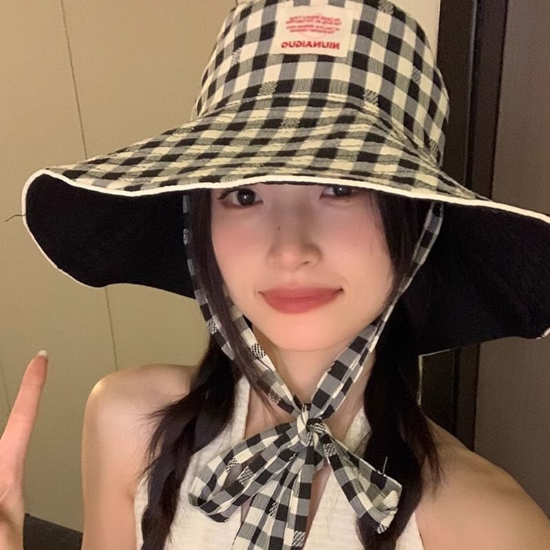 Bucket With Checkered Pattern Strap Chin Hat
