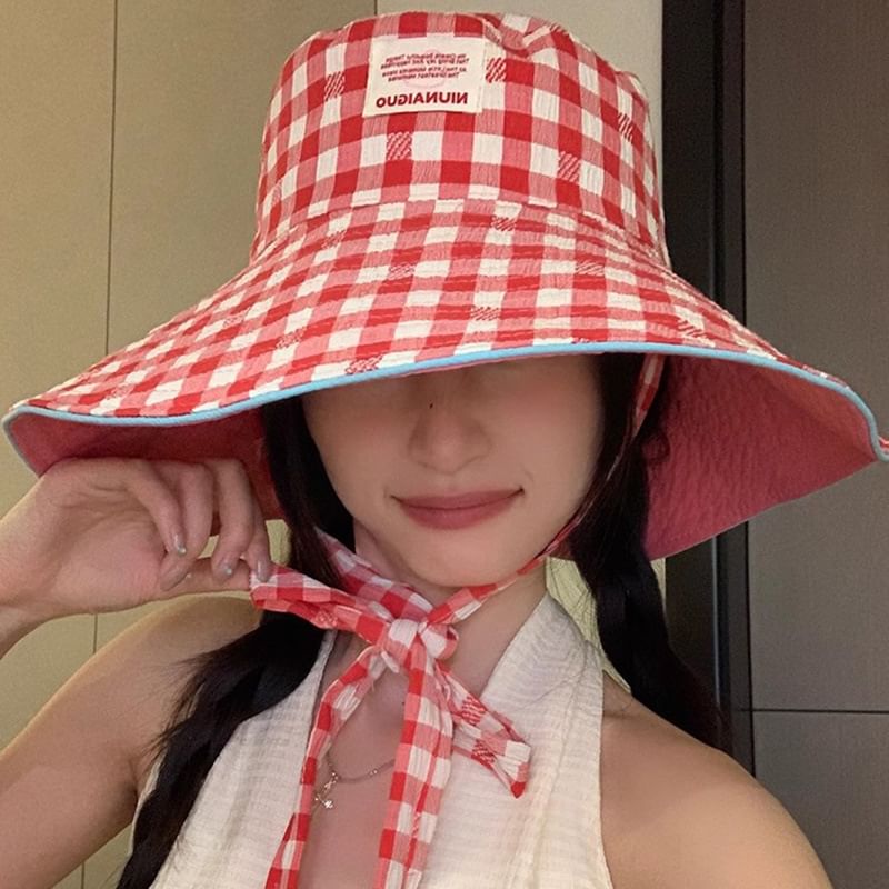 Bucket With Checkered Pattern Strap Chin Hat