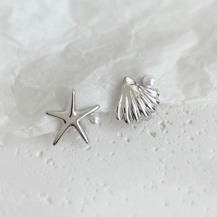 On Pearl Asymmetrical Faux Earring Starfish Clip Shell