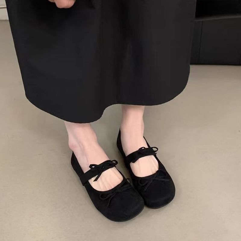 Jane Plain Accent Bow Mary Flats