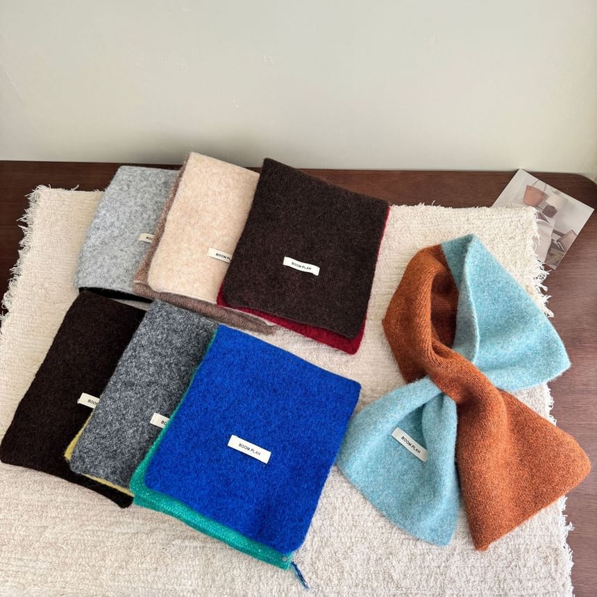 Two-Tone Knit Scarf