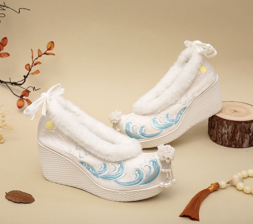 Embroidered Fleece-Lined Heel Wedge Pumps