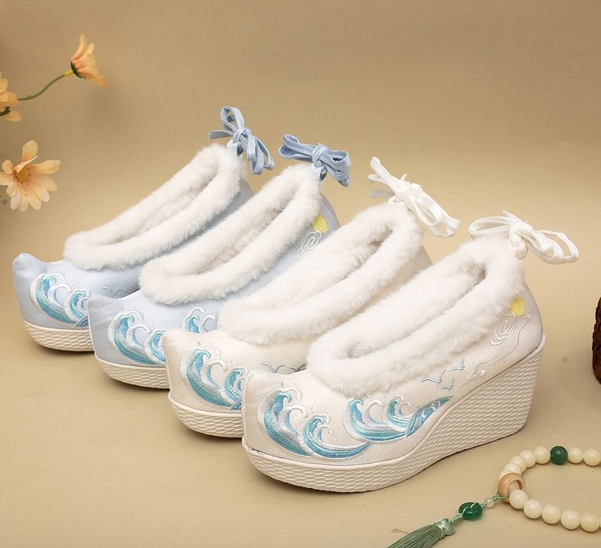 Embroidered Fleece-Lined Heel Wedge Pumps