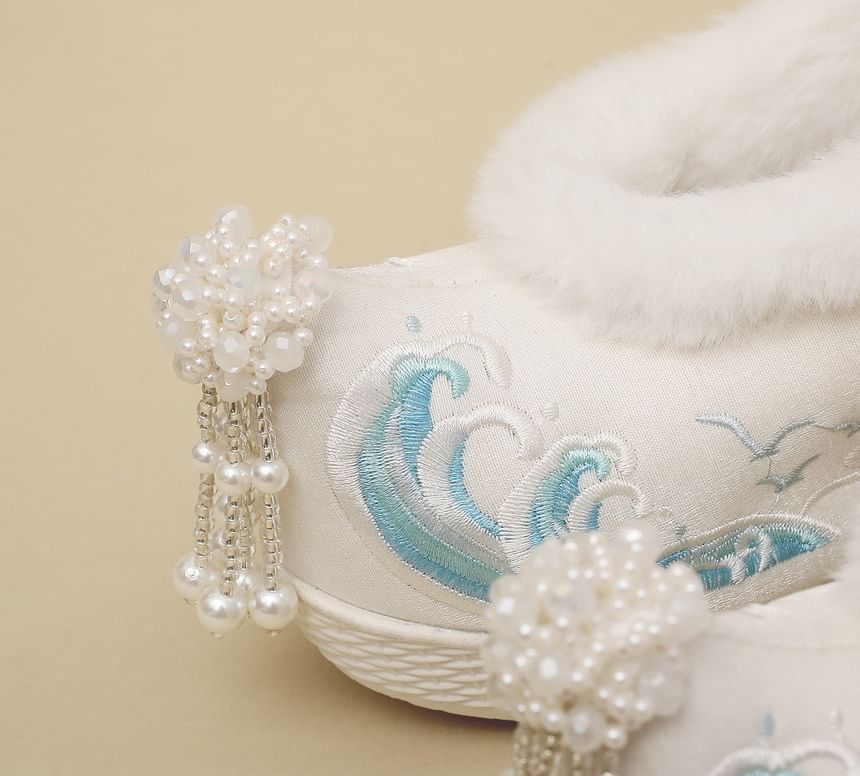 Embroidered Fleece-Lined Heel Wedge Pumps