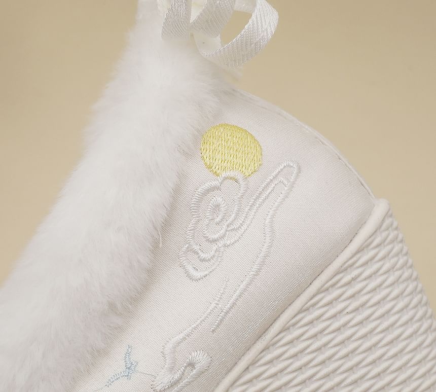 Embroidered Fleece-Lined Heel Wedge Pumps