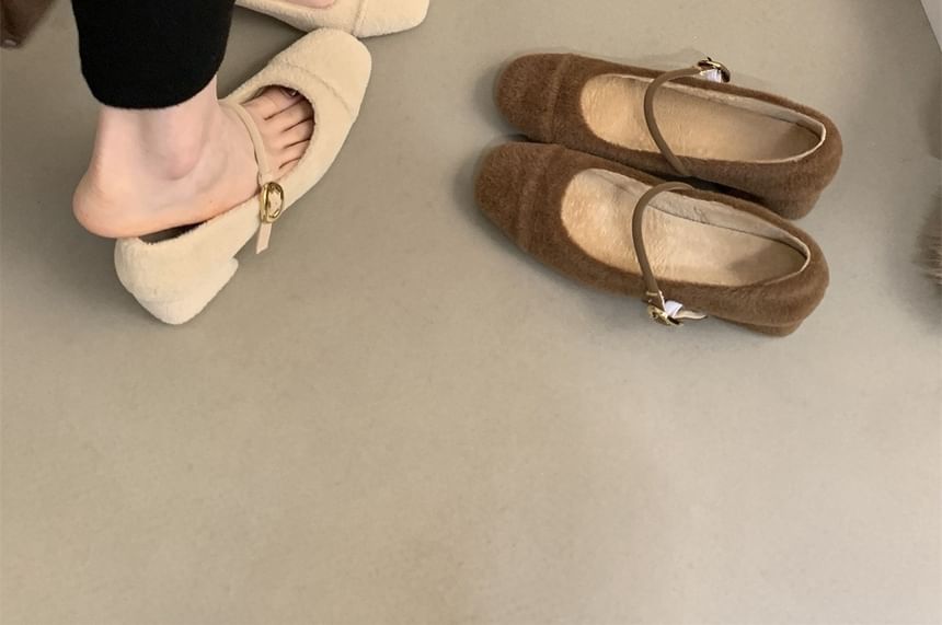 Sample Low Heel Plain Mary Jane Pumps
