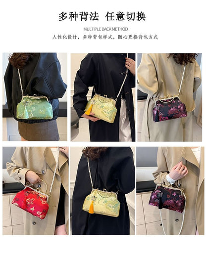 Wholesale SampleFaux Pearl Strap Kiss Lock Floral Embroidered Tassel Crossbody Bag