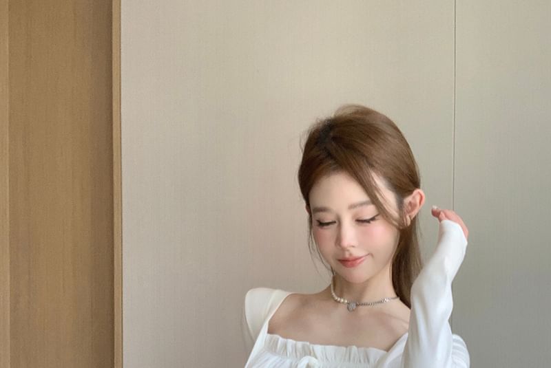 Sample Long-Sleeve Square-Neck Plain Shirred Crop Top