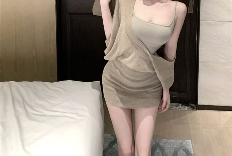 SamplePlain Camisole Top / Elbow-Sleeve Mini Sheath Dress