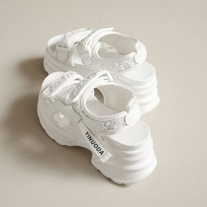 Großhandelsmuster Sandalen mit selbstklebenden Pailletten und Slingback-Riemen