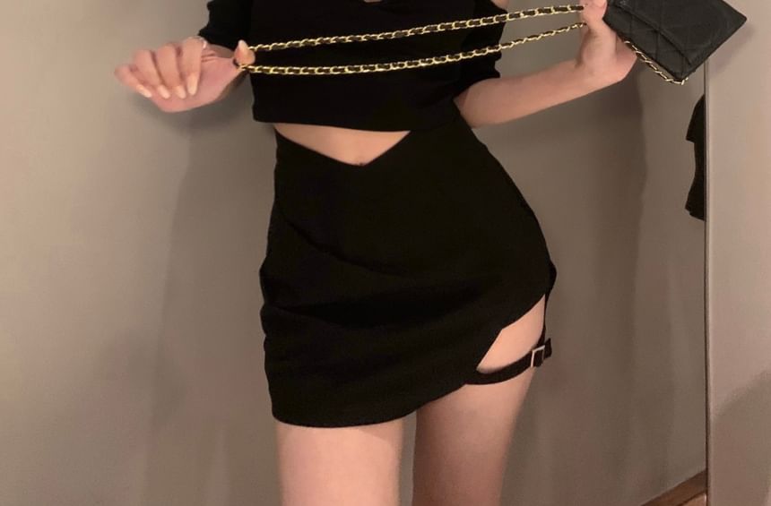 Short-Sleeve Halter Neck Off Shoulder Plain Slim Fit Crop Top