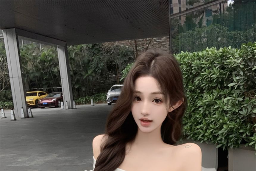 Off-Shoulder Plain Bow Accent Ruffle Hem Crop T-Shirt
