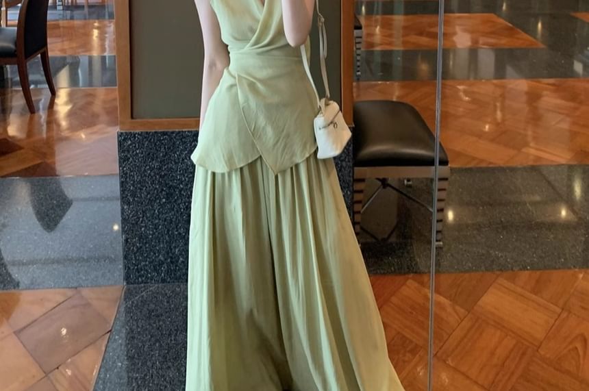 Asymmetrical Elastic Top + Plain Waist V-Neck Set: Maxi Tank
