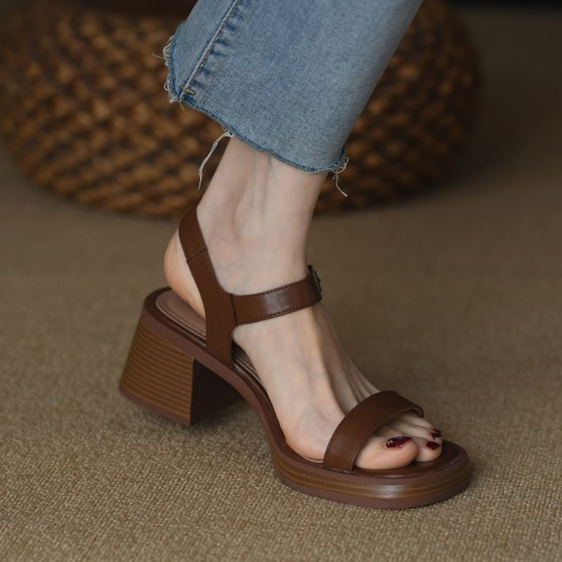 Wholesale Sample Block Heel Buckled Strap Sandals
