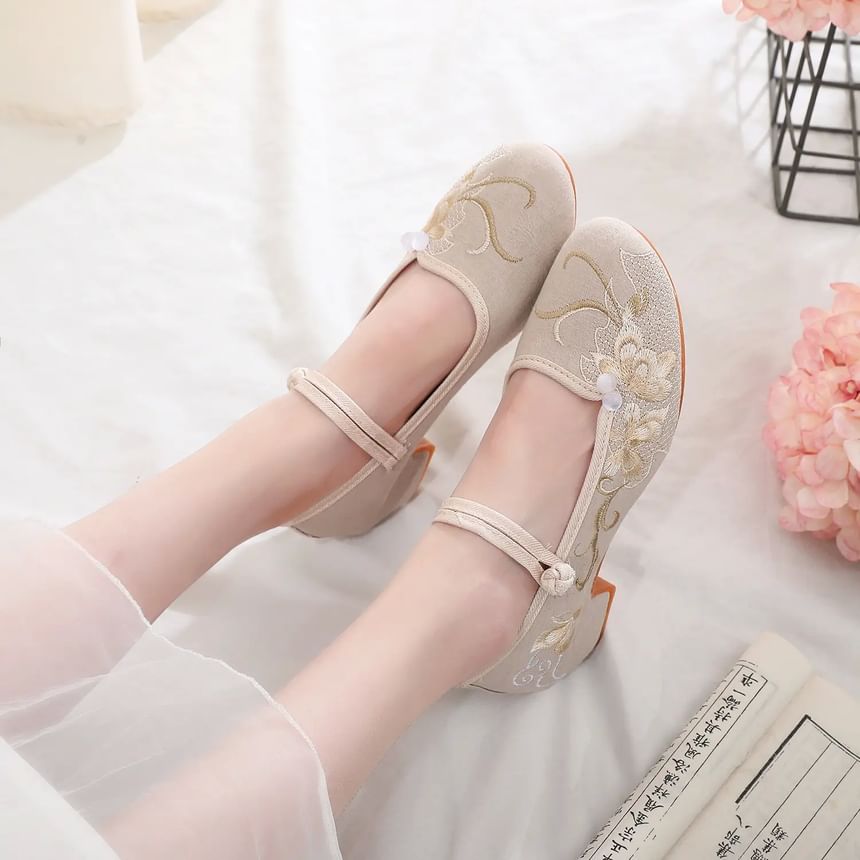 Shoes Embroidered Heel Block