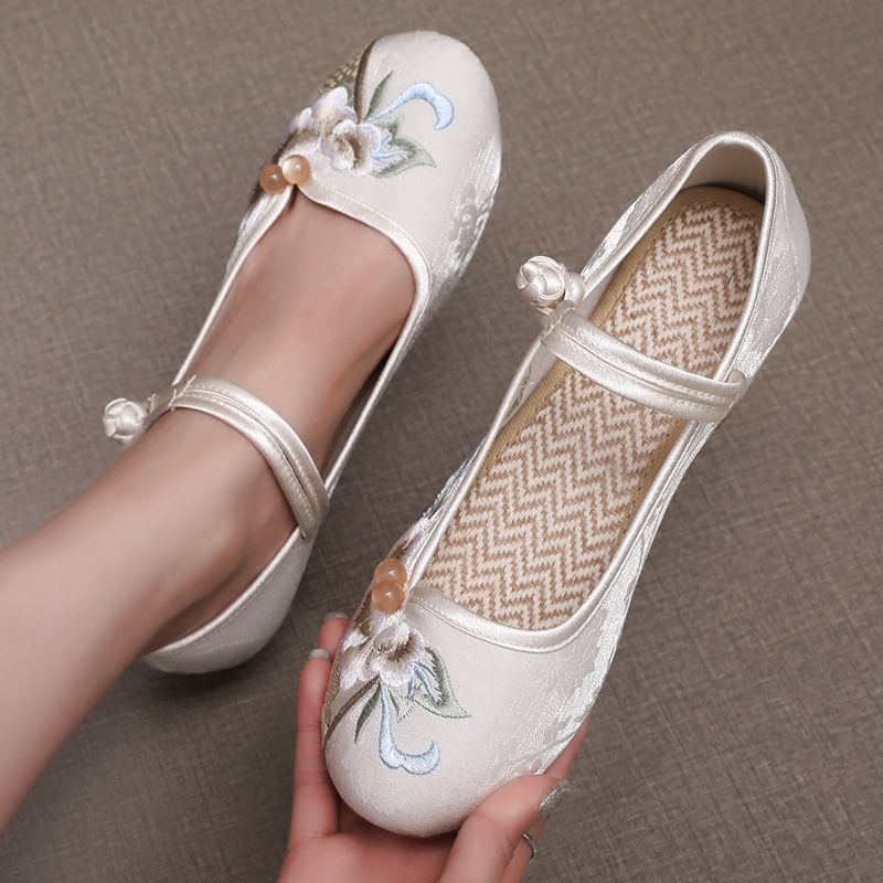 Embroidered Shoes Block Heel