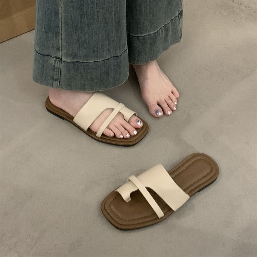 Toe Loop Flat Slide Sandals
