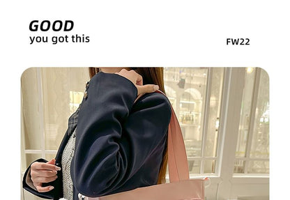 SampleSet: Gingham Multi-Pocket Tote Bag + Badge