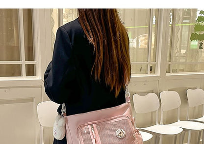 SampleSet: Gingham Multi-Pocket Tote Bag + Badge