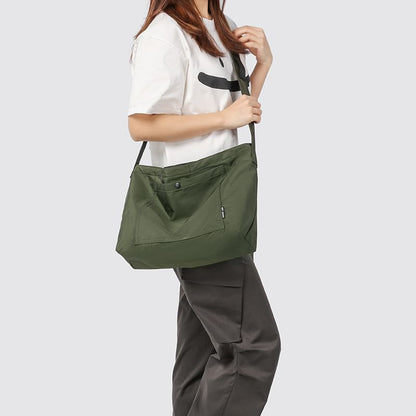 Messenger Plain Zip Bag Lightweight