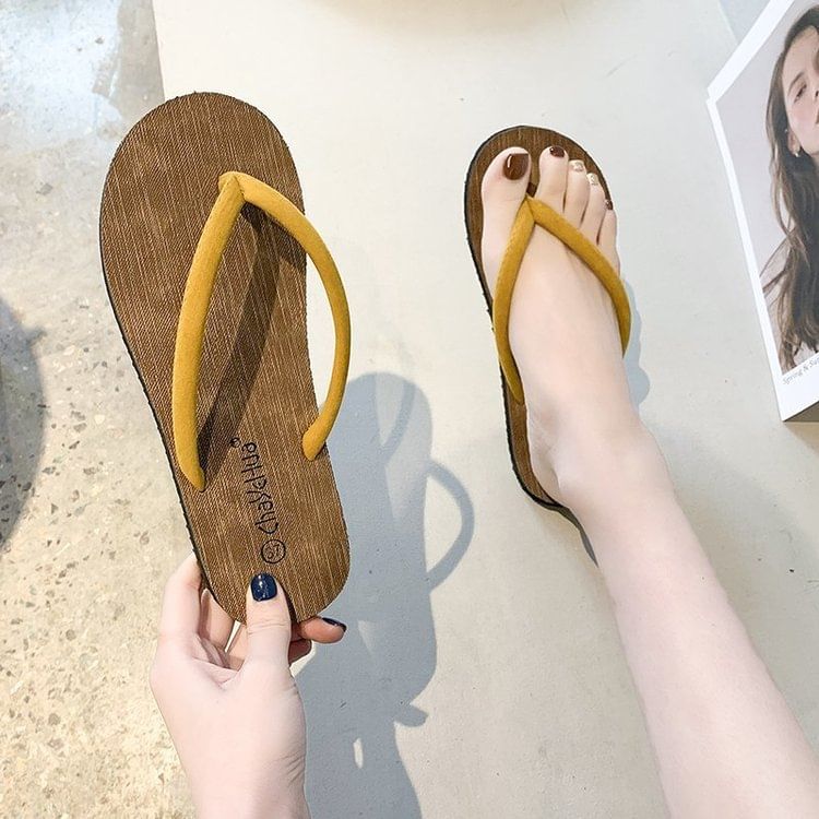 Flat Flip-Flops