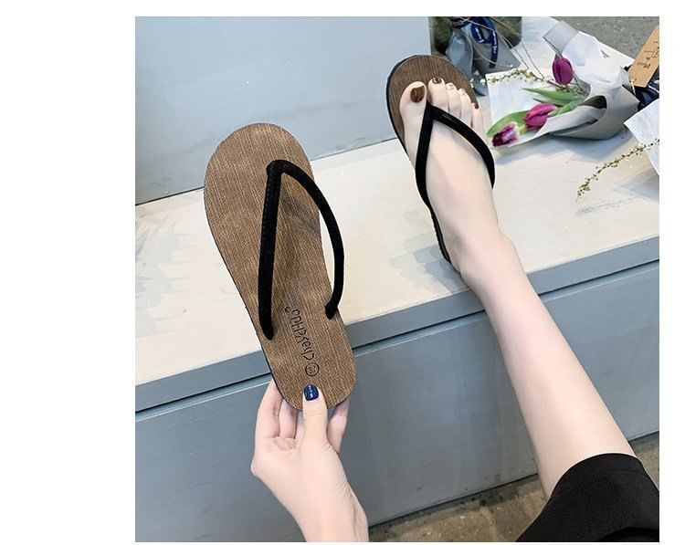Flat Flip-Flops