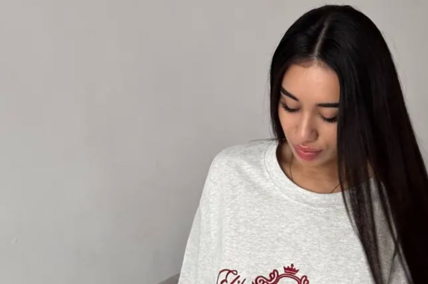 Neck Elbow-Sleeve Lettering Crew Embroidered Tee