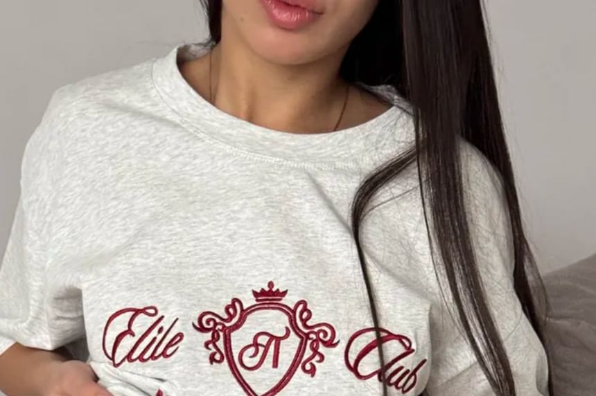 Neck Elbow-Sleeve Lettering Crew Embroidered Tee