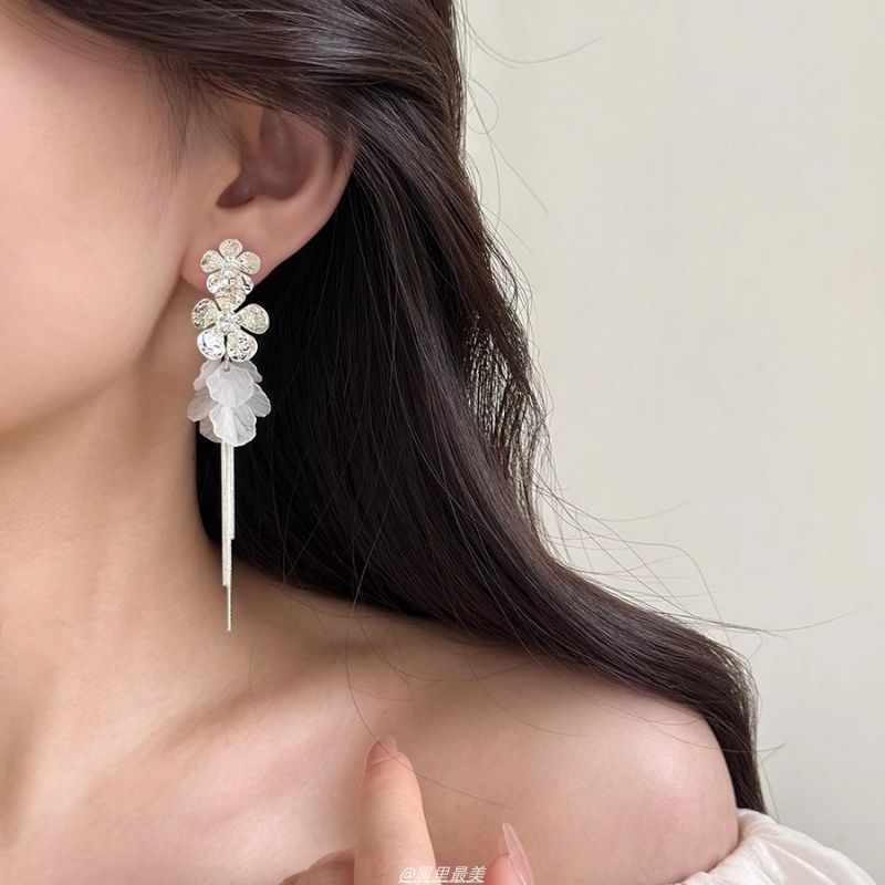 Drop Shell Earring Fringed Flower