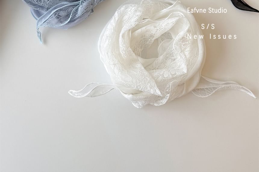 Lettuce Edge Lace Panel Scarf