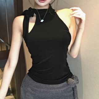 Sample Mock Neck Plain Halter Top / Low Waist Flower Detail Mini Pencil Skirt