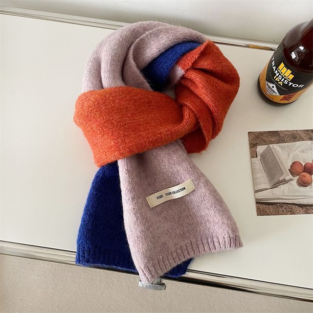 Applique Lettering Block Color Scarf Knit