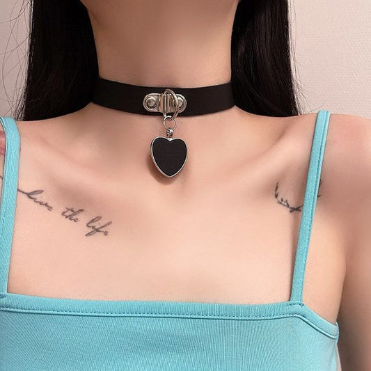 Pendant Faux Leather Heart Choker