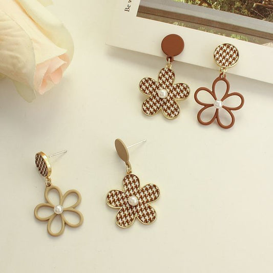 Floral Dangle Alloy Houndstooth Asymmetrical Earring