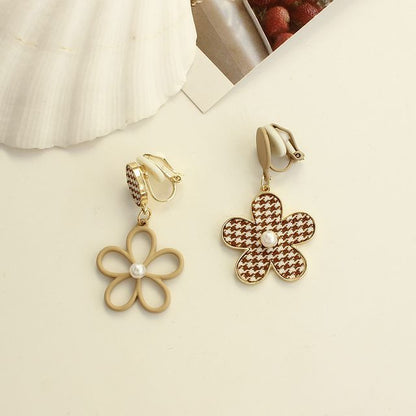Floral Dangle Alloy Houndstooth Asymmetrical Earring