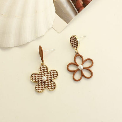 Floral Dangle Alloy Houndstooth Asymmetrical Earring