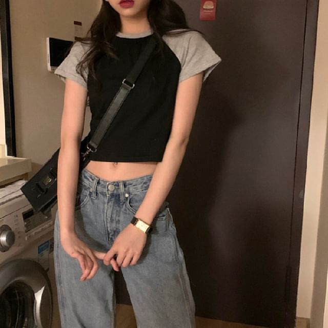 Short-Sleeve Round Neck Raglan Crop Tee