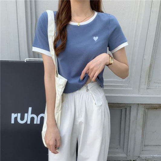 Short-Sleeve Contrast Embroidered Tee Trim Cropped Heart