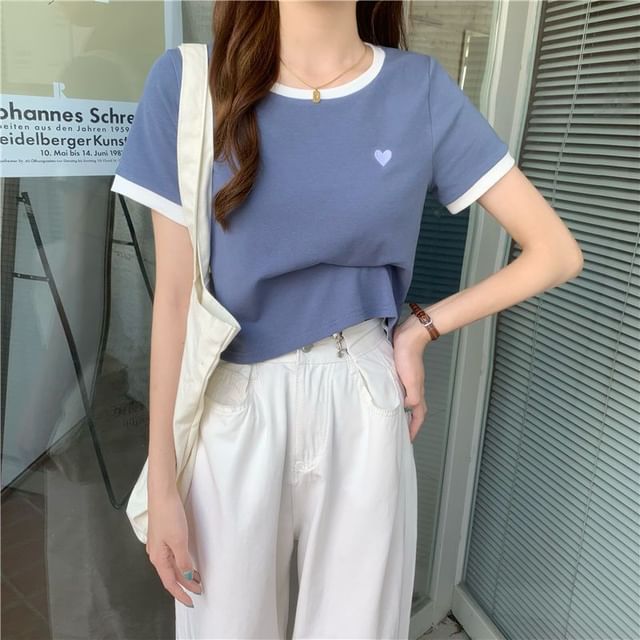 Short-Sleeve Contrast Embroidered Tee Trim Cropped Heart