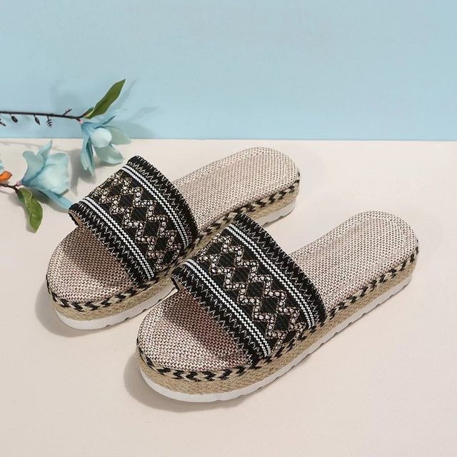 Patterned Sandals Platform Slide