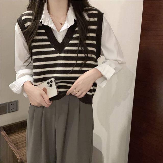 Vest Knit V-Neck Striped