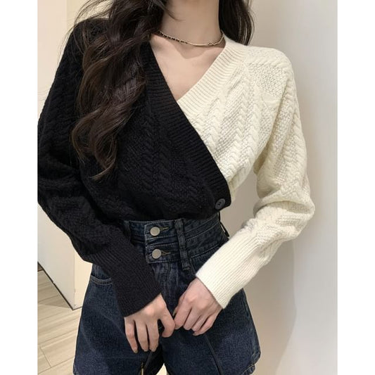 Sweater Two-Tone V-Neck