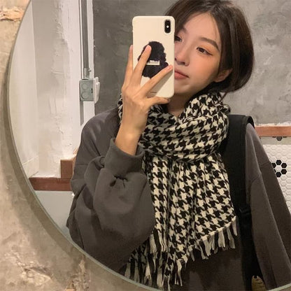 Houndstooth Scarf Knit