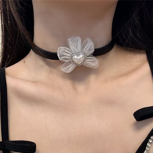 Heart Floral Leather Faux Choker