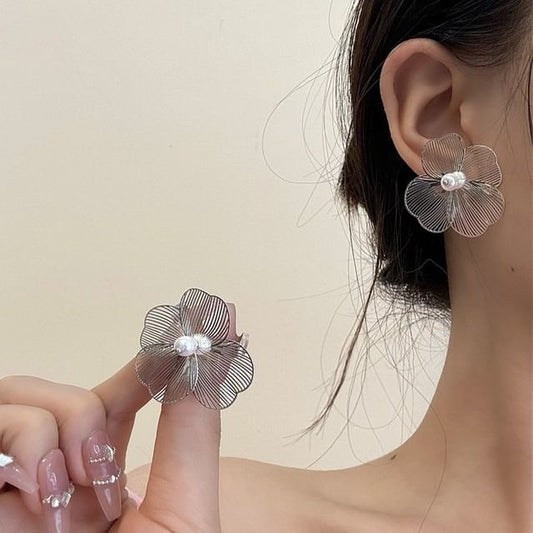 Ear Stud Floral