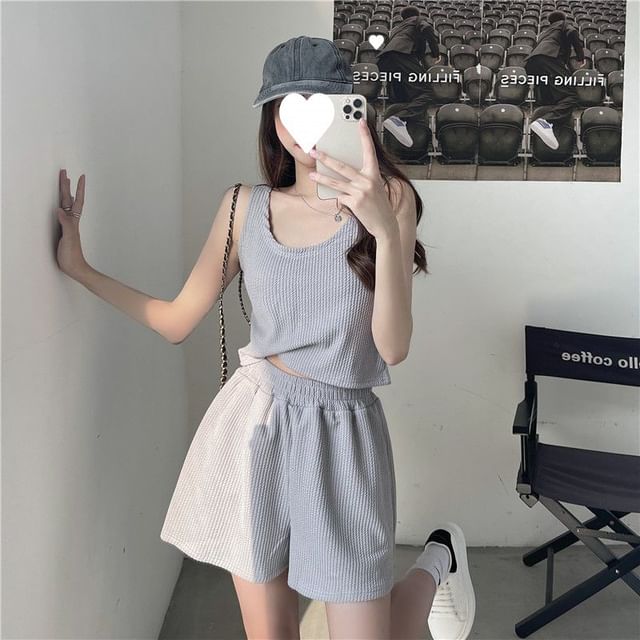 Elastic + Set: Sweat Plain Tank Scoop Top Neck Waist Shorts