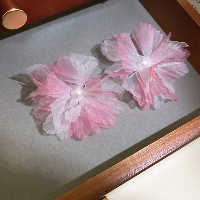 Faux Pearl Floral Mesh Ear Stud